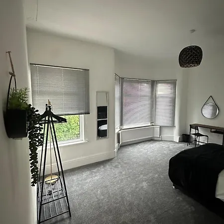 Holiday home Cosy House Near Etihad And Coop Live *