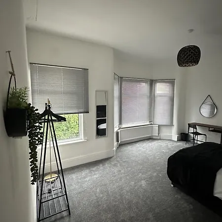 Cosy House Near Etihad And Coop Live Holiday home