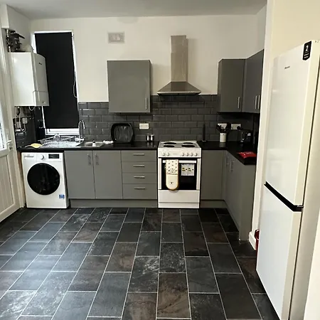 Cosy House Near Etihad And Coop Live *