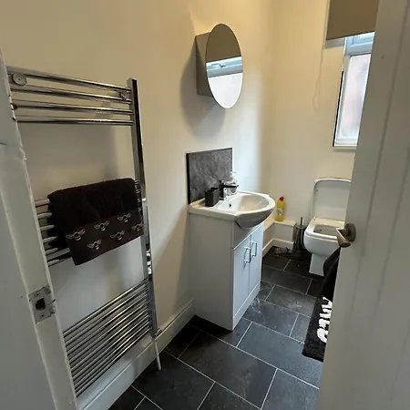 Cosy House Near Etihad And Coop Live
