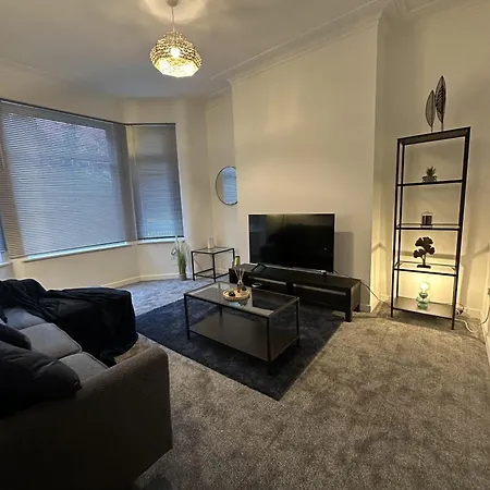 Cosy House Near Etihad And Coop Live Holiday home *