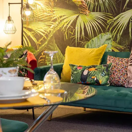 Comfortable One-bedroom - Conveniently Located In Salford By Av Hughes Mánchester