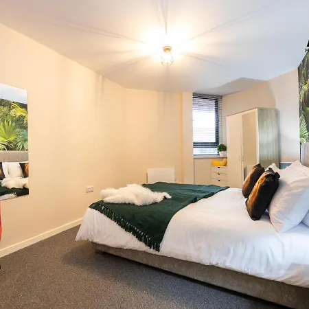 Apartment Welcoming One-bedroom Flat - Perfect For Extended In Salford By Av Hughes *