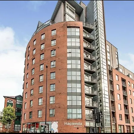 Luxury 2 Bedroom Centre With Free Parking Apartment