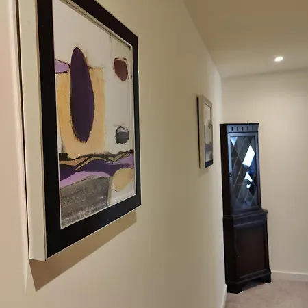Free Private Parking - City Centre 2 Bedroom Ensuite Near Shopping & Financial Centre, Victoria Station & Ao * Manchester