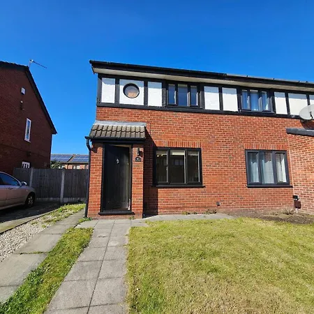 Hébergement de vacances 2 Bedroom Family With Back Garden In Salford! *