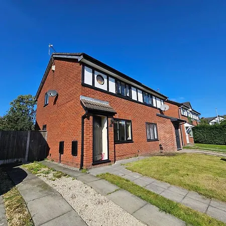 2 Bedroom Family With Back Garden In Salford! * Manchester