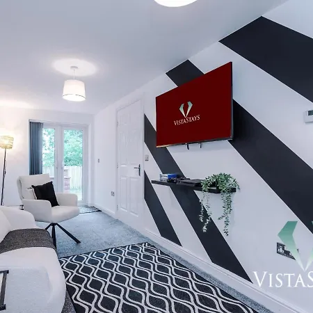 Nyaraló Large 5bdr House By Vista Short Lets & Serviced Salford With Pool Table, Ps4 & Private Parking *