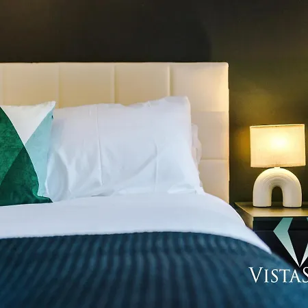 Nyaraló Large 5bdr House By Vista Short Lets & Serviced Salford With Pool Table, Ps4 & Private Parking Manchester