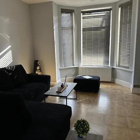 Cozy House - With Host Onsite *