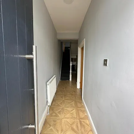 Cozy House - With Host Onsite * Manchester