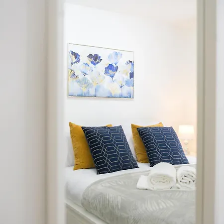 Silver Pines - 2br - King Bed - Sleeps 6 - Wi-fi - Free Parking *