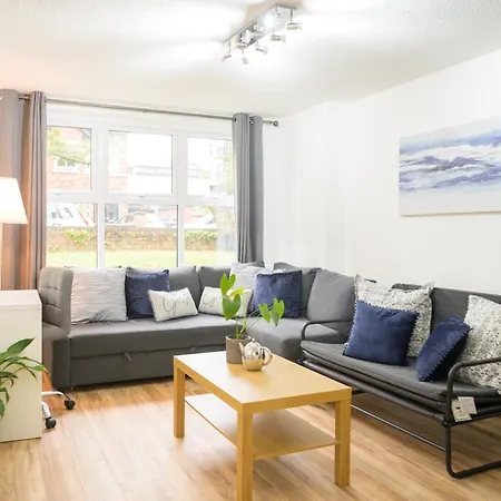 Silver Pines - 2br - King Bed - Sleeps 6 - Wi-fi - Free Parking