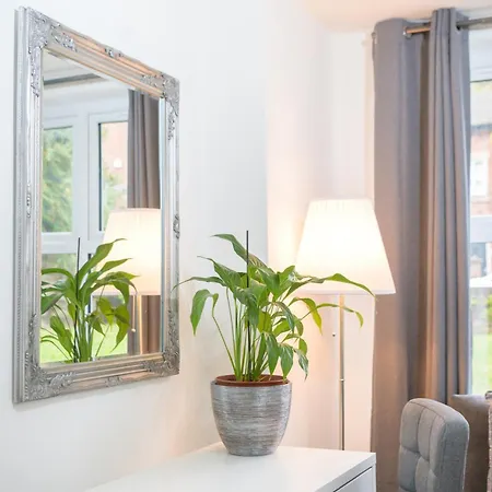 Апартаменты Silver Pines - 2br - King Bed - Sleeps 6 - Wi-fi - Free Parking