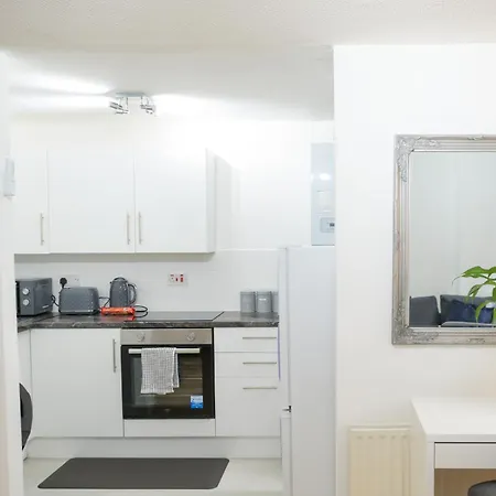 Апартаменты Silver Pines - 2br - King Bed - Sleeps 6 - Wi-fi - Free Parking Манчестер