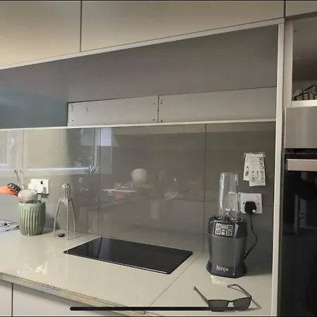 8 Riversdale King Size * Manchester