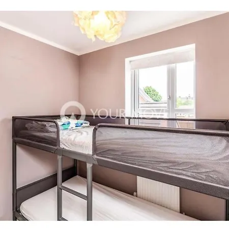 Villa Riverside Gem In The City