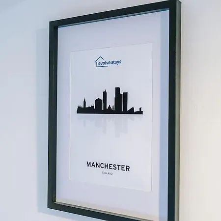 Sleeps 9, Games Room, Perfect For Groups, Driveway, Smart Tv, Available For Long Apartment Manchester