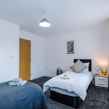 Lägenhet Sleeps 7, Games Room, Perfect For Groups, Driveway, Smart Tv, Available For Long *