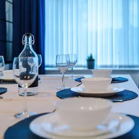 Sleeps 7, Games Room, Perfect For Groups, Driveway, Smart Tv, Available For Long *