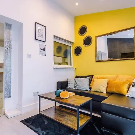 Sleeps 7, Games Room, Perfect For Groups, Driveway, Smart Tv, Available For Long