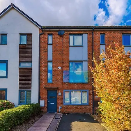 Apartment Sleeps 7, Games Room, Perfect For Groups, Driveway, Smart Tv, Available For Long