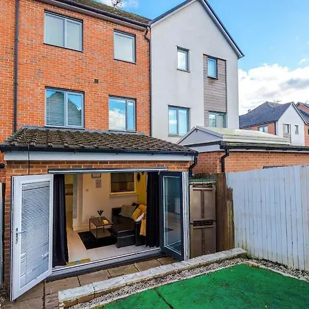 Sleeps 9, Games Room, Perfect For Groups, Driveway, Smart Tv, Available For Long *