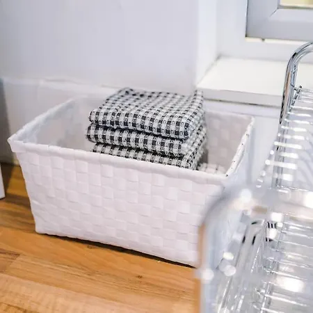 Sleeps 7, Games Room, Perfect For Groups, Driveway, Smart Tv, Available For Long Manchester