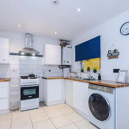 Lägenhet Sleeps 7, Games Room, Perfect For Groups, Driveway, Smart Tv, Available For Long *