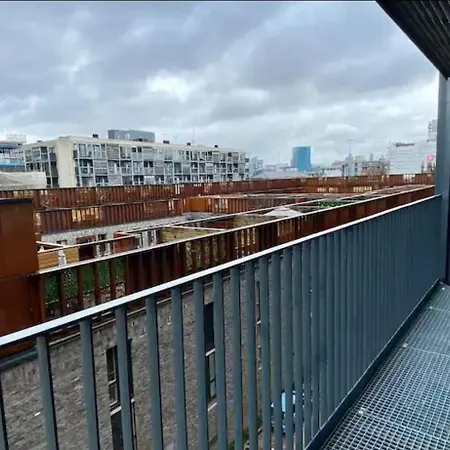 דירה Luxurious, High-end 2-bedroom With Balcony