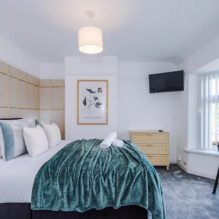 New! Spacious 3-bed In By 53 Degrees Property, Ideal For Business & Long Term, Free Parking! * Manchester