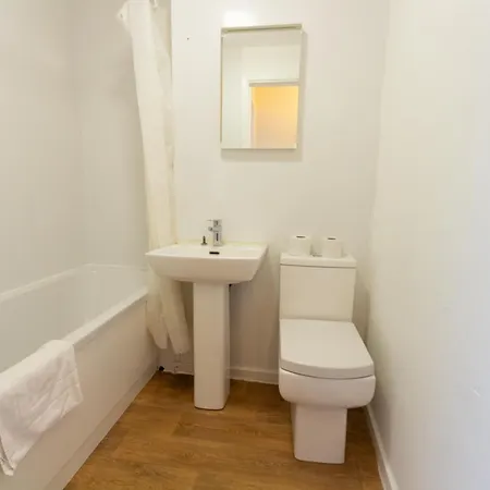 Cosy Stretford In A Prime Location *