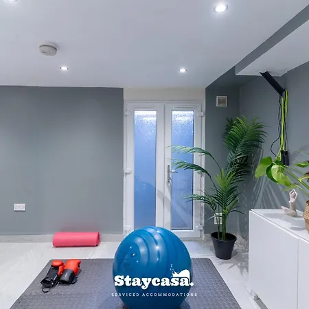 Pristine Residence With Driveway, Gym And, Cinema Villa *