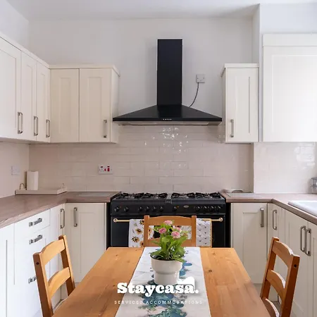 Pristine Residence With Driveway, Gym And, Cinema Villa Manchester