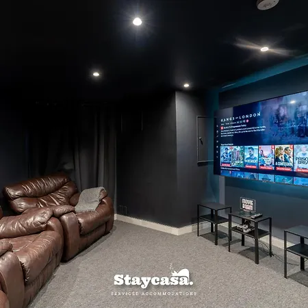 Villa Pristine With Driveway, Gym And, Cinema *