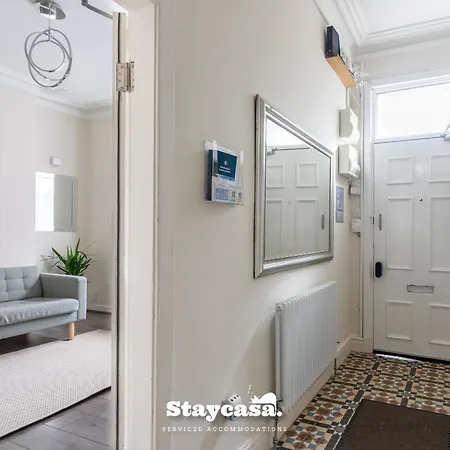 Pristine Residence With Driveway, Gym And, Cinema * Manchester