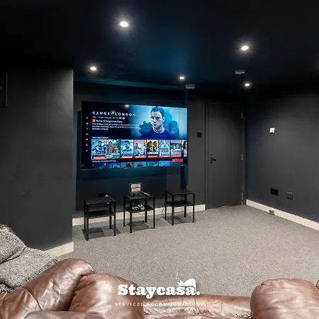 Pristine Residence With Driveway, Gym And, Cinema * Manchester