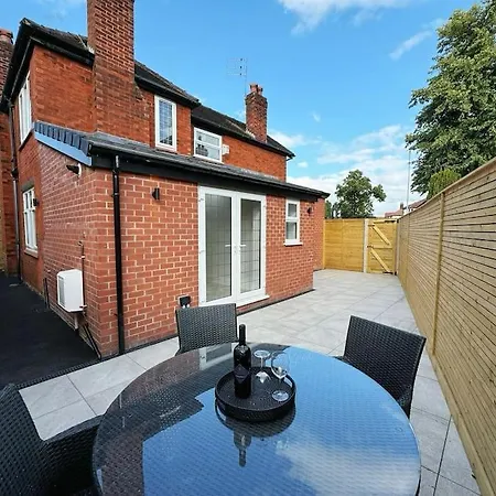 Bright 5 Bedroom House In Didsbury, * Manchester