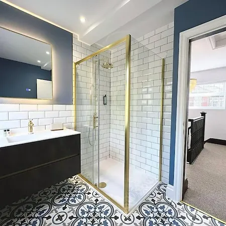Holiday home Bright 5 Bedroom House In Didsbury, Manchester