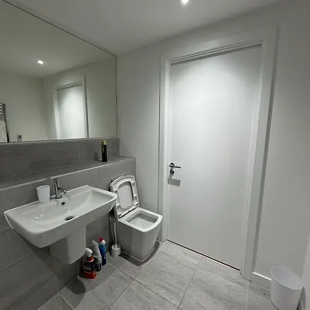Apartment Sleek 1-bedroom Getaway Flat In Stretford