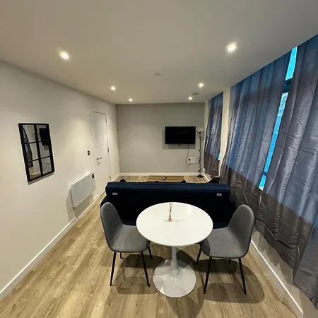 Sleek 1-bedroom Getaway Flat In Stretford Appartement *
