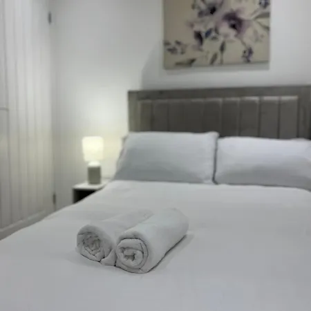 Entire House - Near Etihad Stadium And 맨체스터