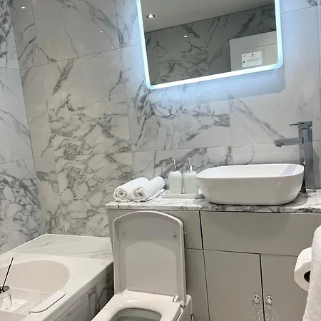 Entire House - Near Etihad Stadium And *