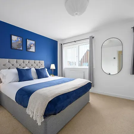 Modern 2 Bed With Driveway Near Coop Live & Etihad Stadium , Sleeps 5 , Self Checkin And Free Parking Hébergement de vacances