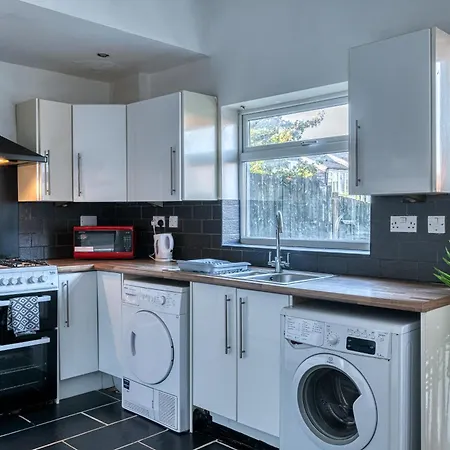 Modern 3br - Pet Friendly - Near Centre *