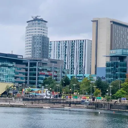 Great 2bed In Salford Quays With Water View 公寓 *