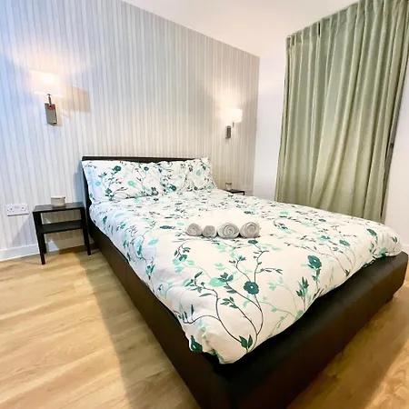 Private Garden With Geodome Apartamento Manchester