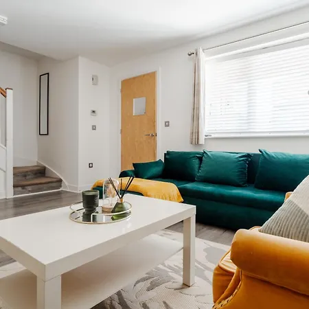 Holiday home Etihad, & Coop Live - Free Parking - 10ppl *