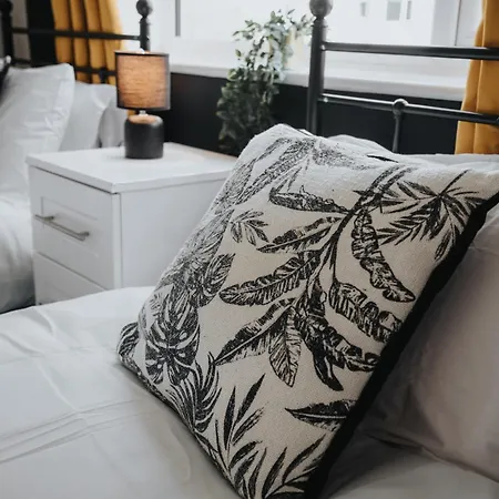 Etihad, & Coop Live - Free Parking - 10ppl Manchester