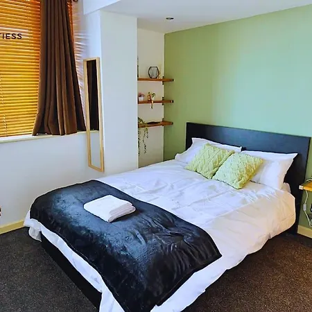 Spacious 2br W Juliet Balcony & Gated Parking